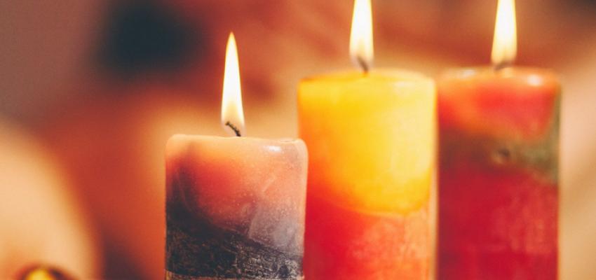 El significado de las velas por su color y llama  WeMystic