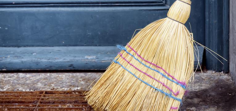 Los rituales con la escoba más populares Los rituales con la escoba más populares