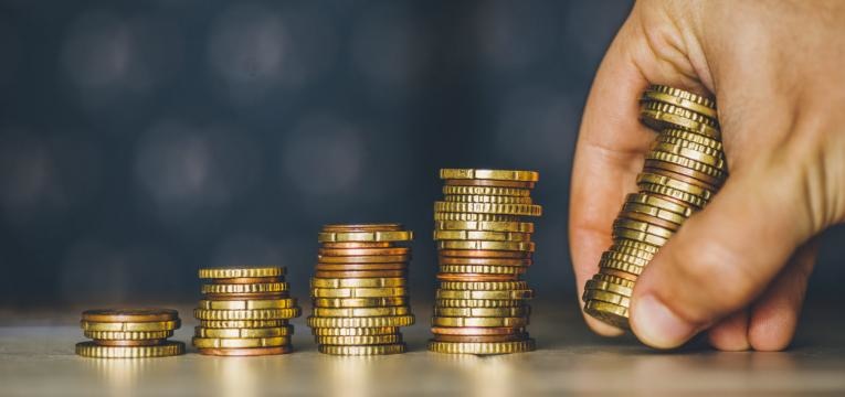 Oración a Santa Eduviges para pagar las deudas y obtener dinero