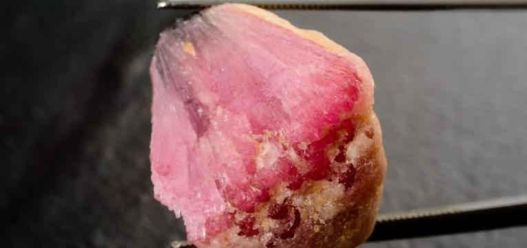 Influencia Energética de la turmalina rosa Influencia Energética de la turmalina rosa